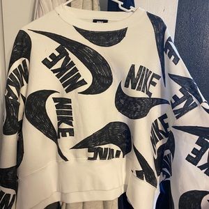 Nike crewneck